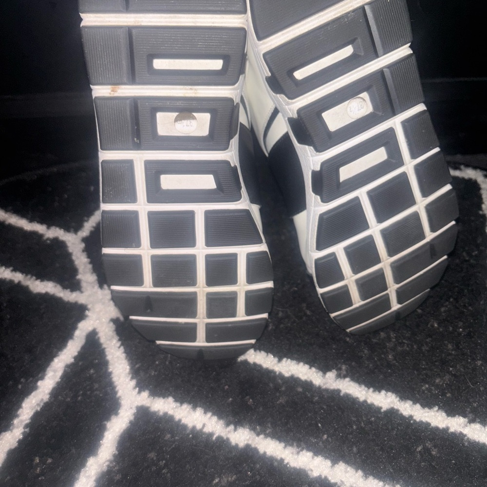 Gucci sneakers size 8 women ( can be unisex) - Picture 6 of 12